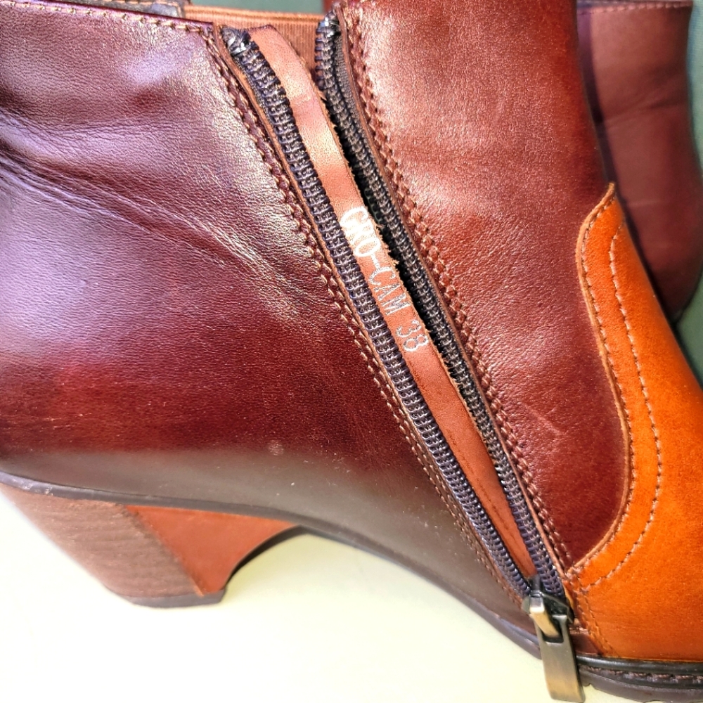 L'ARTISTE Booties - Picture 2 of 5